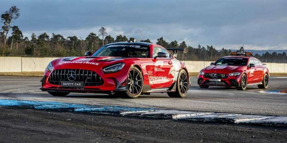 Mercedes-Amg Tiếp Tục Đồng Hành Cùng Aston Martin Làm Xe Safety Car Cho Mùa  Giải