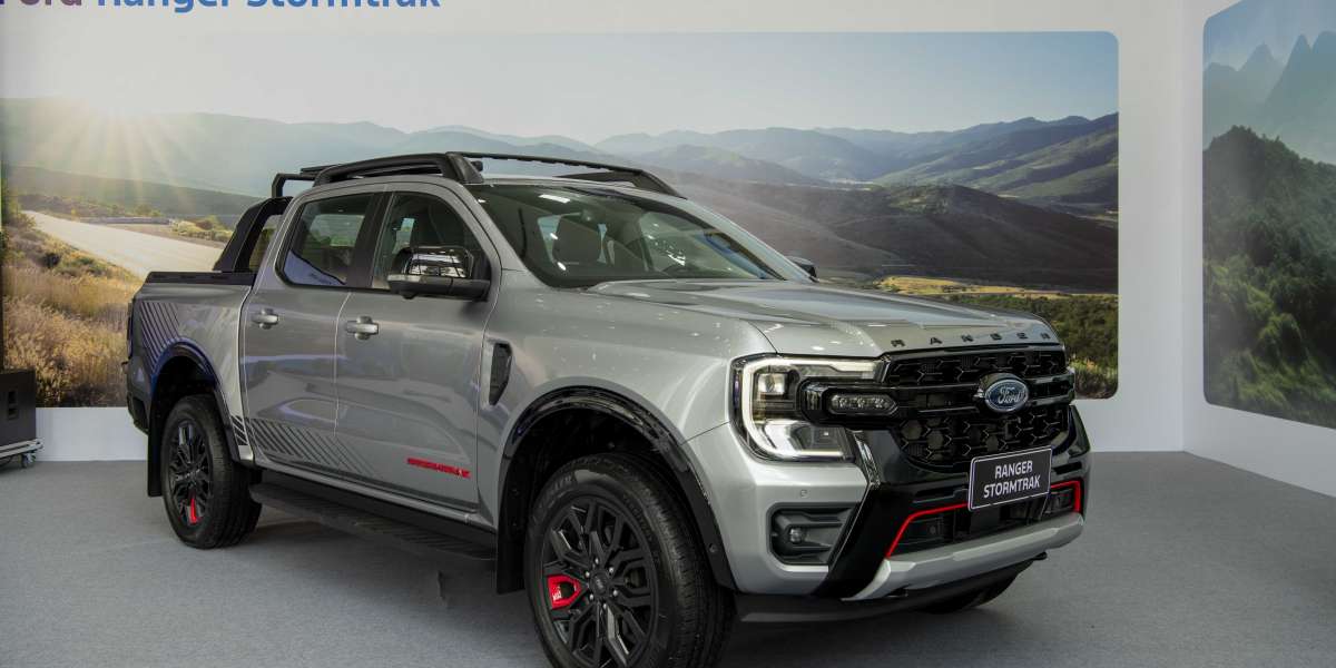 Bộ đôi Ford Everest Platinum và Ranger Stormtrak chính thức ra mắt thị trường Việt Nam