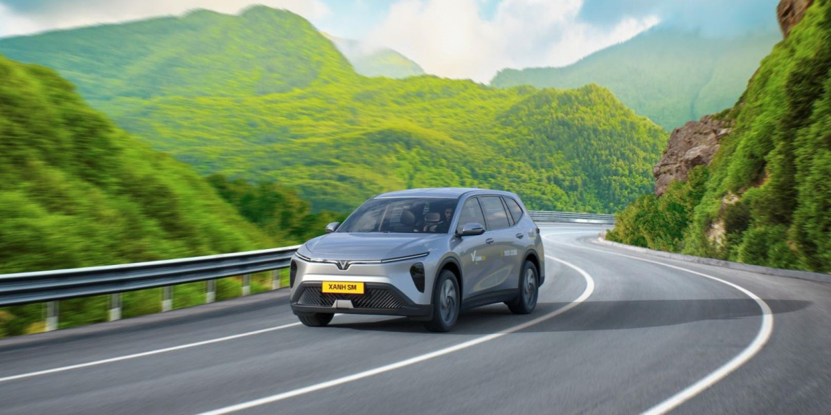 Xanh SM triển khai dịch vụ xe 7 chỗ liên tỉnh bằng xe Limo Green